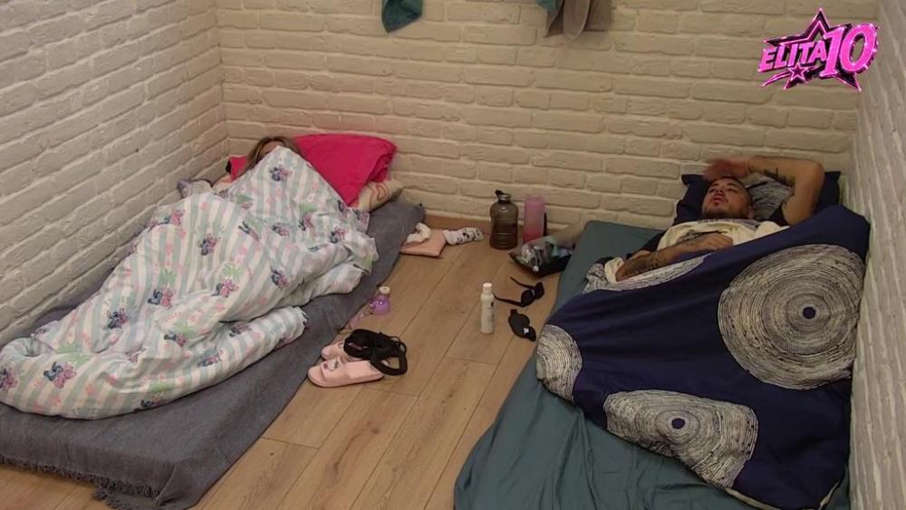 Za sto života te možda ne zanimam, ali u ovom itekako: Aneli počela da kompleksira Cara, on se suzdržava da je ne dovede u svoj krevet! (VIDEO)