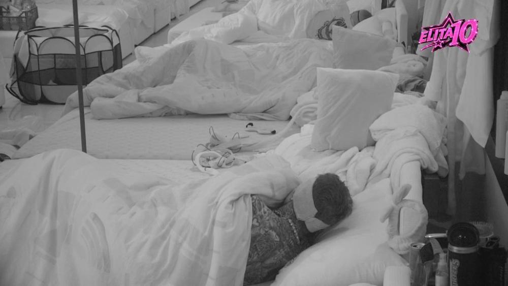 Palo pomirenje Aneli i Đukića: Sve puca od poljubaca u jutarnjim časovima, nakon haosa ljubavi dali novu šansu! (VIDEO)