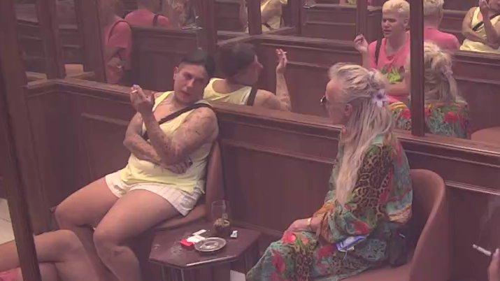 Slomila se na sitne delove: Matora briznula u plač zbog Dragane, Uroš i Bebi Dol joj pružili rame za plakanje! (VIDEO)