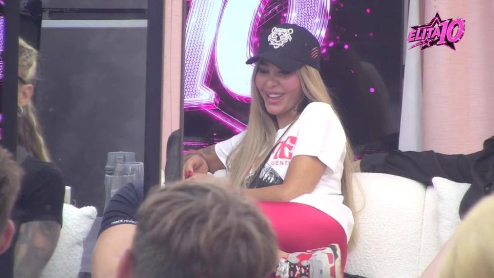 Ovo je klasično muvanje! Mahir nahvalio Aneli na sva zvona, pa zbog njih Janjuš i Sandra ušli u klinč: Šalješ mi krišom poljupce  (VIDEO)