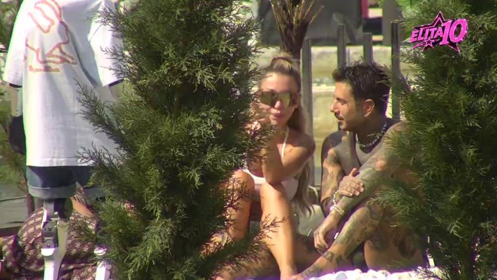Neću da budem u debilnoj vezi ako dobacuješ bivšima! Đukić postavio ULTIMATUM Aneli, ona odmah obećala da će sve radnje obustaviti (VIDEO)