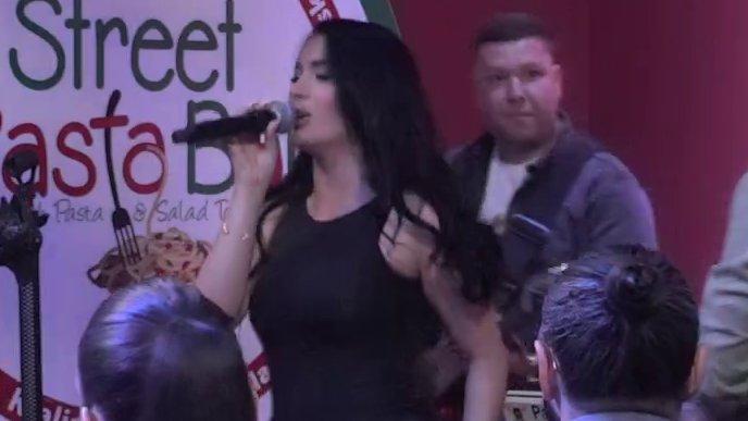Žurka koja obećava! Zorana otvorila veče svojom pesmom, Nemanja ih razgalio (VIDEO)