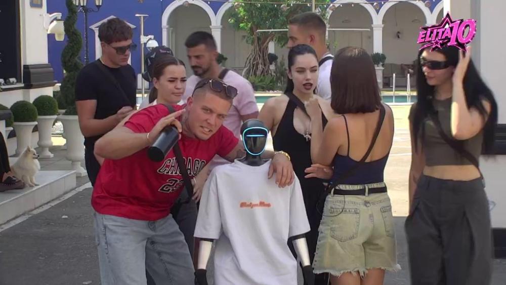Toša jedva umakao! Novi učesnici spopali robota, Leon se obratio svojoj porodici emotivnim rečima (VIDEO)