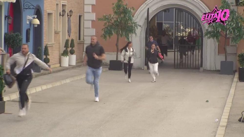 Pojurili kao muve bez glave! Učesnici su ovaj trenutak čekali čitave nedelje (VIDEO)