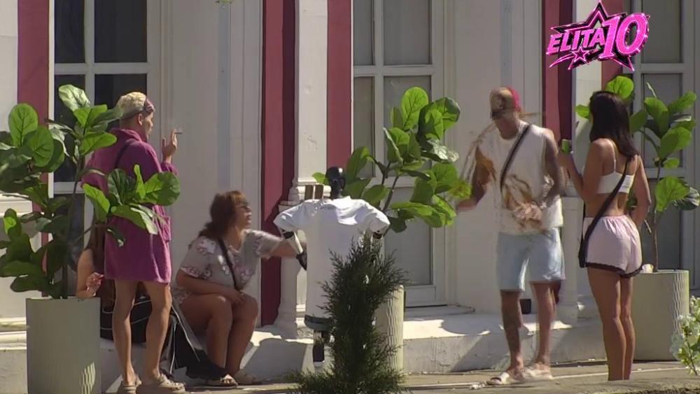 Totalni haos na imanju u Šimanovcima: Miljani pukao film i ispolivala vrelom kafom Mateju, on ratuje i sa Sanjom i s Urošem! (VIDEO)