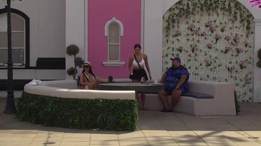 Mateja praši svaki dan: Poršelina vinula u nebesa svoj intiman čin sa Carem, pa osula paljbu po Vanji i Matijeviću! (VIDEO)