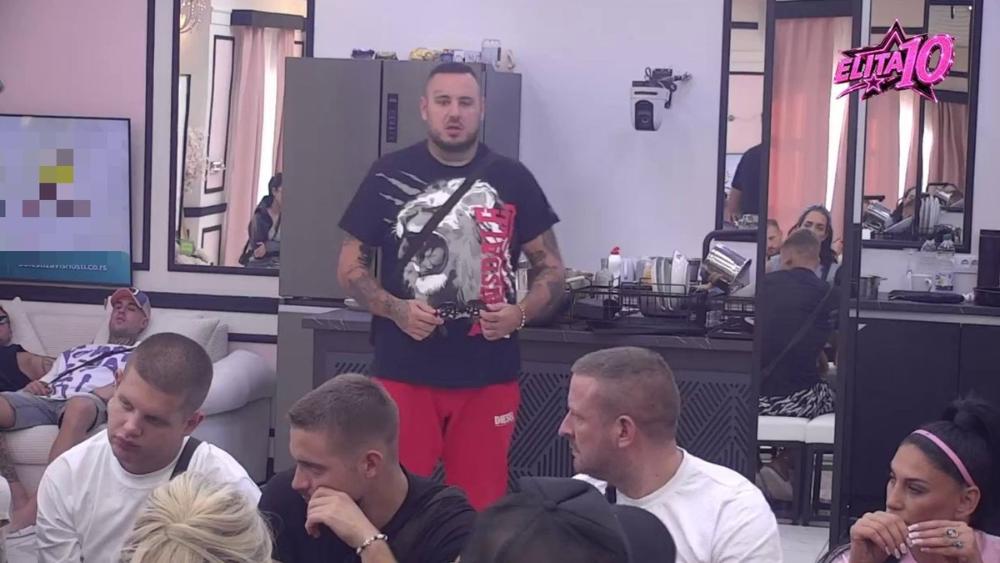 "ANĐELA ĐURIČIĆ JE ZA SVE OSTALE POJAM!" Prijatelj Filipa Cara dao zeleno svetlo za vezu