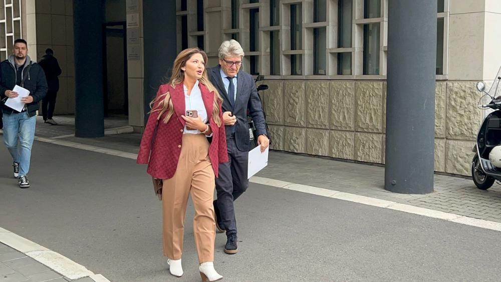 ANA RADULOVIĆ OPLJAČKANA NA ADI: Lopovi joj obili luksuzni džip, bila je van sebe