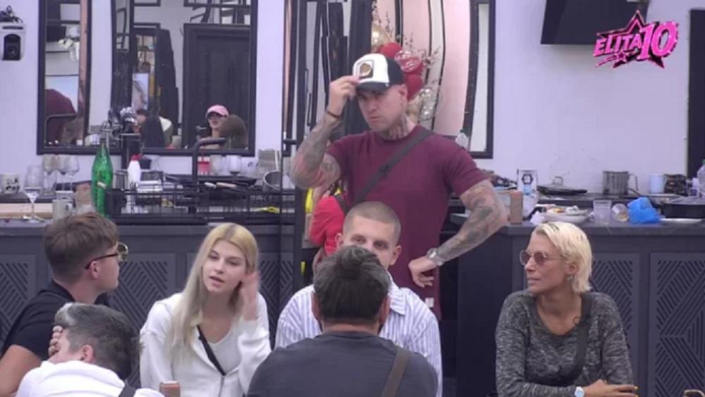 "IZDAĆE GA KAO I SVE PRIJATELJE!" Anđela javno raskrinkala Matoru pred punim stolom: "Ne mogu da verujem da se druže i prave aftere!"