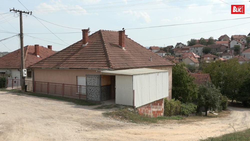 Ovo je rodna kuća bivše zadrugarke kojoj su roditelji branili romansu sa reperom