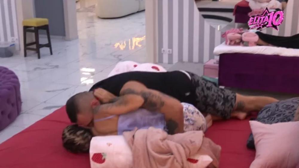 (FOTO) ANELI AHMIĆ I FILIP CAR ZAVRŠILI U KREVETU On je ljubi pred svima, a ona strahuje zbog jednog