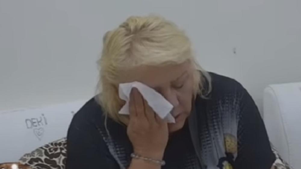 "GDE SAM MAMU NAŠLA TOG JUTRA KADA JE PREMINULA, u tu kuću više nisam mogla da uđem" Pevačica i danas sa ogromnim bolom odlazi u rodno selo