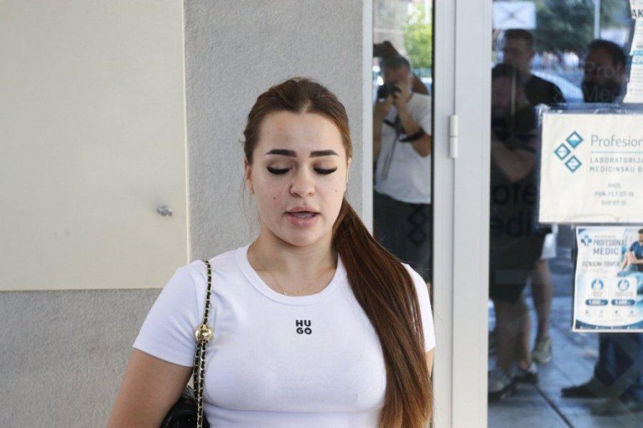 PLJUNUO JE NA ULICI I VREĐAO SVE ŽIVO I MRTVO! Maloletna Jovana U SUZAMA na lekarsom pregledu za "Elitu", isplivali DETALJI TAJNOG RAZGOVORA SA PRODUKCIJOM! (VIDEO)