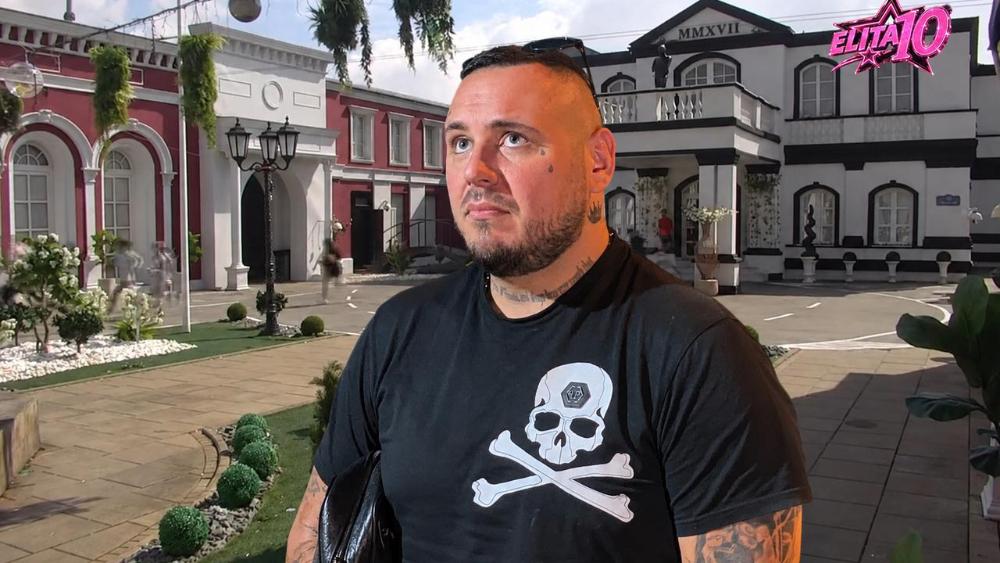 Produkcija na sekund greškom prikazala zabranjen kadar u Eliti 10: Filip Car snimljen u zabranjenoj prostoriji dok su SVI ostali za stolom čitali pismo