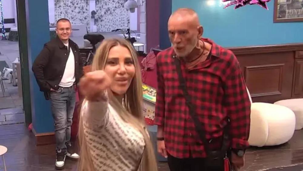 Đukić upravo dobio konkurenciju: Aneli zapala za oko atraktivnom mladiću "Sviđa mi se što je borbena"