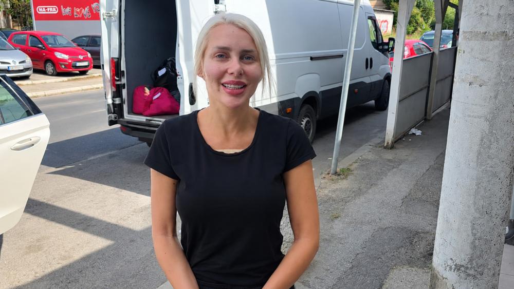 Bivša devojka Ivana Marinkovića se u karantinu pojavila bez trunke šminke i sa novim silikonima - pre samo 2 nedelje imala intervenciju