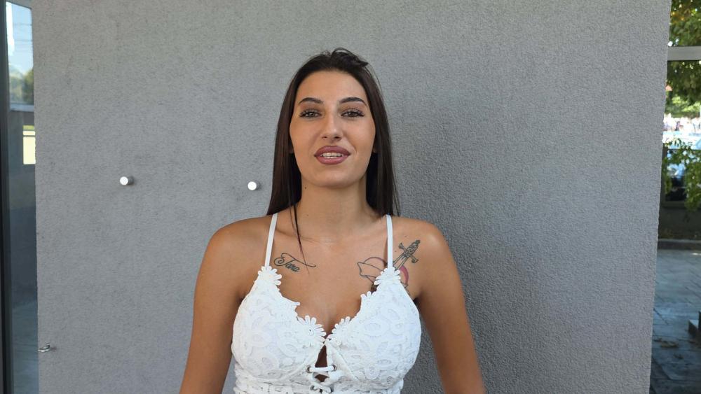 Bila verena sa samo 14 godina, a sada ulazi u "Elitu 10": Prsten mu bacila u lice, a sada želi Stefana Karića - imala aferu sa ovim zadrugarom