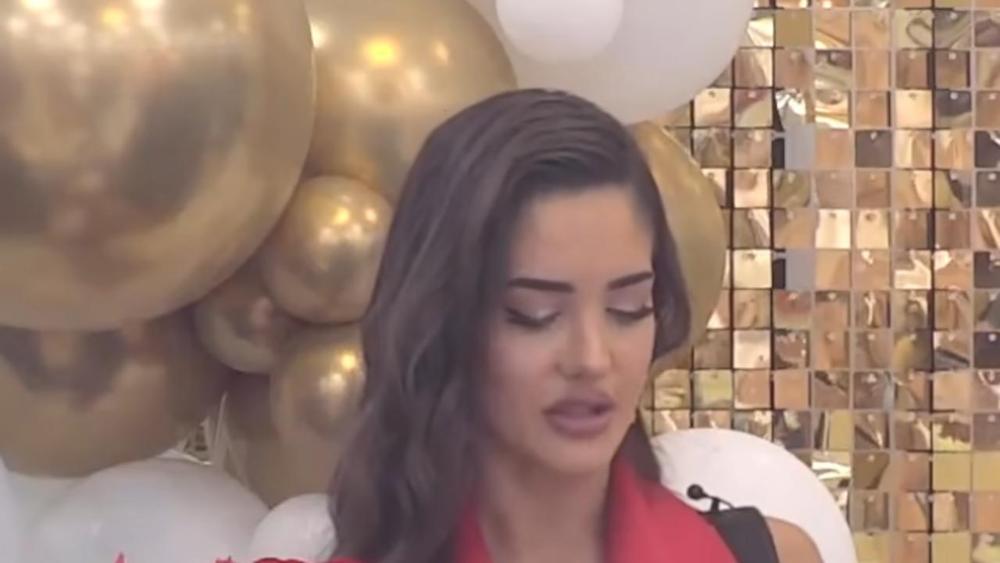 Sve je stalo kad se on pojavio u Beloj kući: Svi se skamenili kada su ga ugledali, Anđela nije mogla da veruje svojim očima (VIDEO)