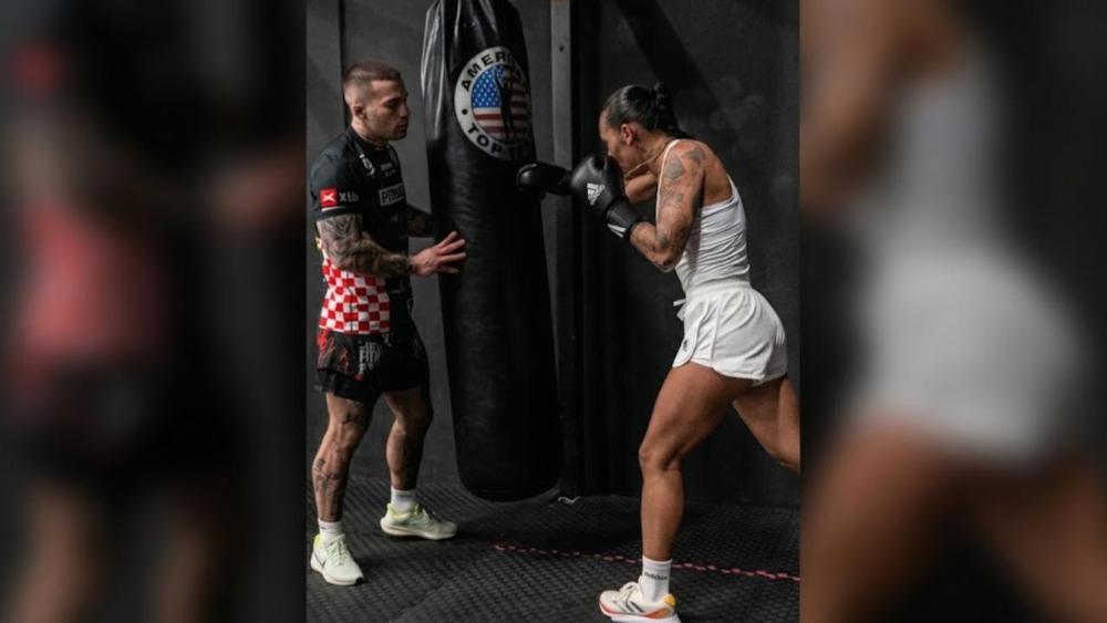 Sve oči na FNC-u bile uprte u Paulu Hublin! Dok je u oktagonu lila krv, ona iz prvih redova napravila šou (FOTO)