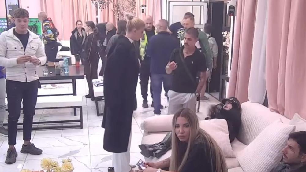 Šta se to desilo tokom reklama između Karića i Cara? Obezbeđenje intervenisalo tokom njihove svađe
