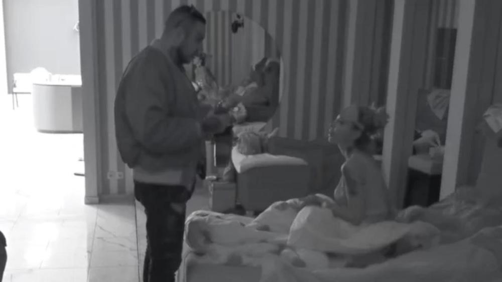 Iscrpljena i otekla od plača poludela i na Cara: Filip ne bira reči u svađi sa Aneli, katastrofa situacija u Odabranima