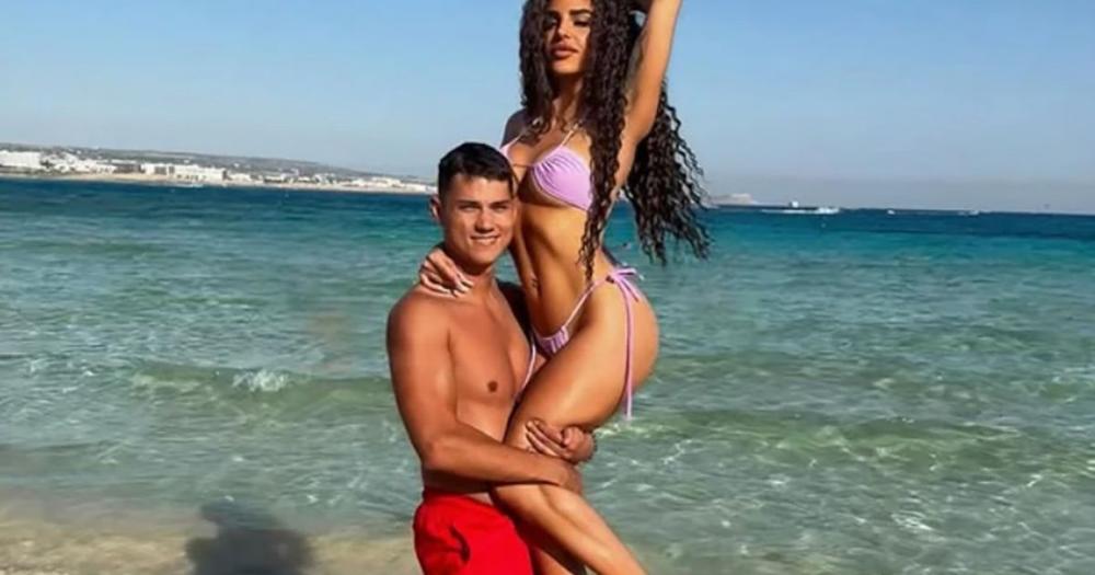 Sin Zlate Petrović verio devojku! Ena Čolić rekla "DA" malom Peji! Napunio bazen laticama, scena oduševila sve