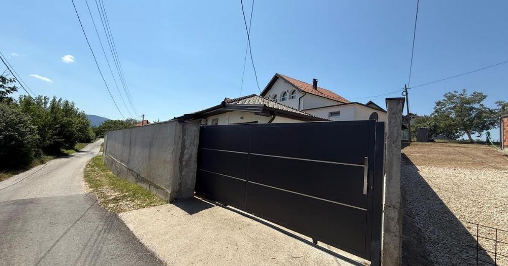 Zapuštena najpoznatija kuća u Bosni, uložili velike pare u nju pa pukla prevara: Ona sad živi sa kamiondžijom