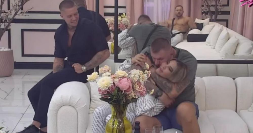 Srce mu ostalo kod Aneli! Janjuš je grli i ne odvaja se od nje: Pršte emocije nekoliko sati od ulaska u Elitu