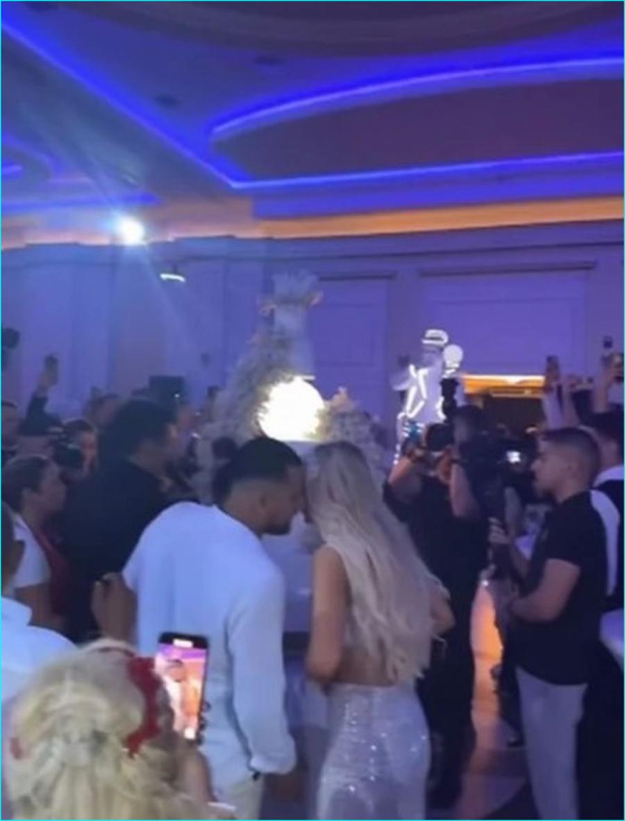 RAZVODI SE NAŠ VODITELJ! Nakon godinu dana braka i zvanično stavljaju tačku!