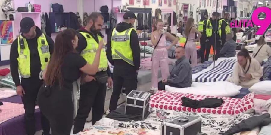 KARAMBOL U ELITI Obezbeđenje napravilo živi zid, pljušte uvrede na sve strane