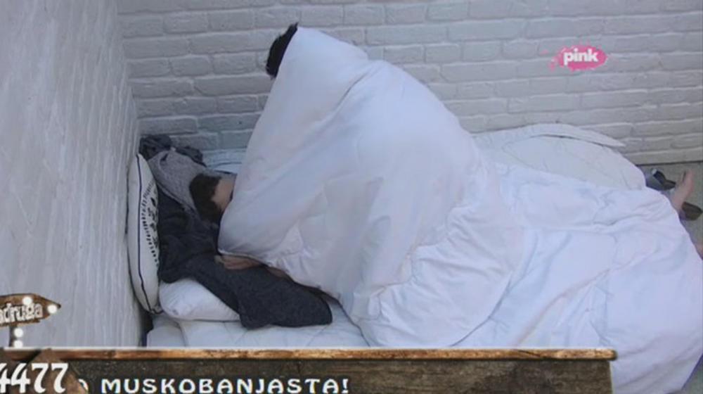 KRALJICA AKCIJANJA PRIVELA NOVOG FRAJERA U KREVET! Kamere zaboravili, INTIMA NA IZVOLTE - imala ih 14 u rijalitiju