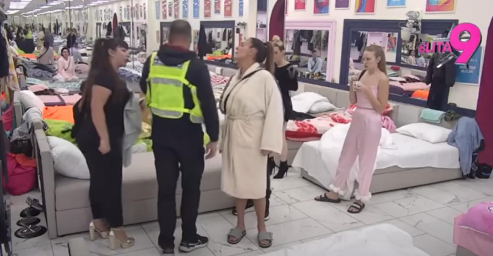 Haos u Eliti - Miljana Kulić i Milena Kačavenda u žestokom klinču, obezbeđenje ih razdvaja