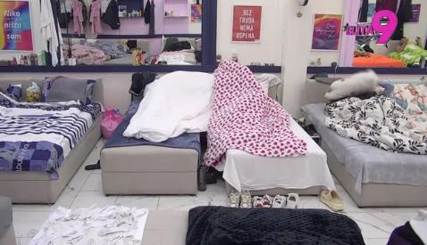 STANIJA, TRČI PO RECEPT ZA KSALOL! Mina i Asmin zajedno ispod pokrivača, kamera zabeležila ono što su pokušali da sakriju (FOTO)