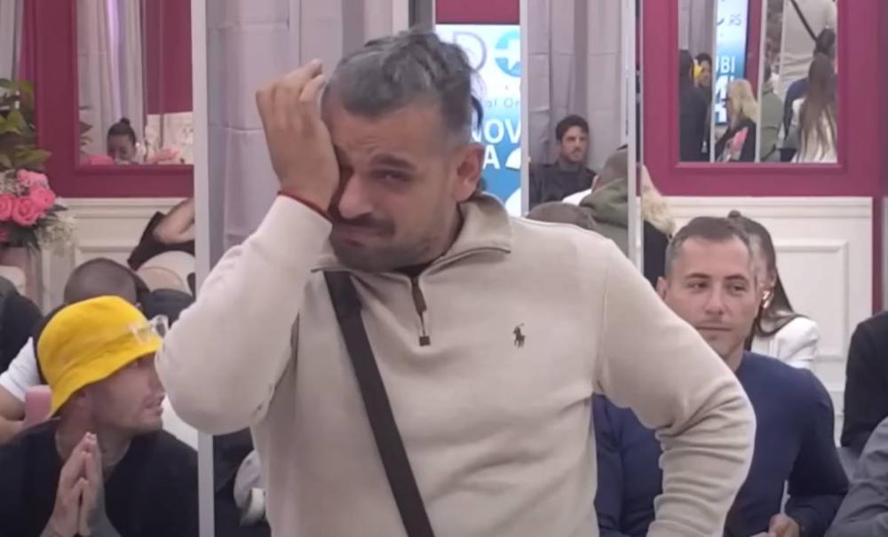 "Platiću 1.000.000 dinara, 3 puta me je tužila": Bora Santana otvorio šampanjac ispred suda, sada roni suze zbog razvoda