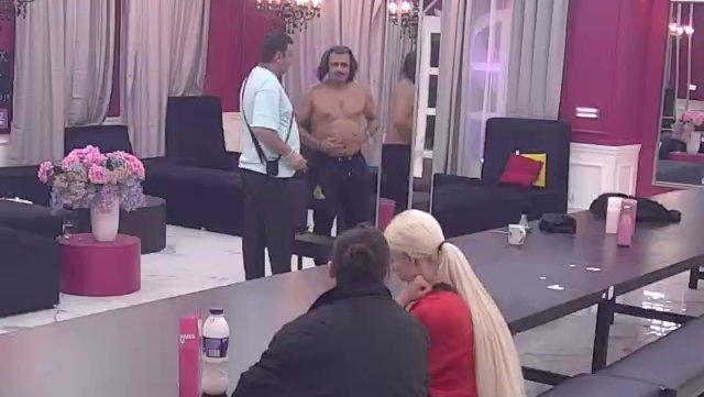 Skockao se nikad bolje: Bora Santana spreman da večeras napravi spektakl, izgledom će oduševiti sve! (VIDEO)