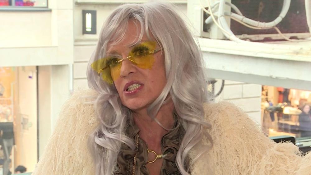 UPADALA SAM U OČAJ, MISLILA SAM DA LJUBAV MOŽE DA SE KUPI: Bebi Dol proz suze progovorila o detinjstvu i odrastanju! Mama je krila da sam njena ćerka!