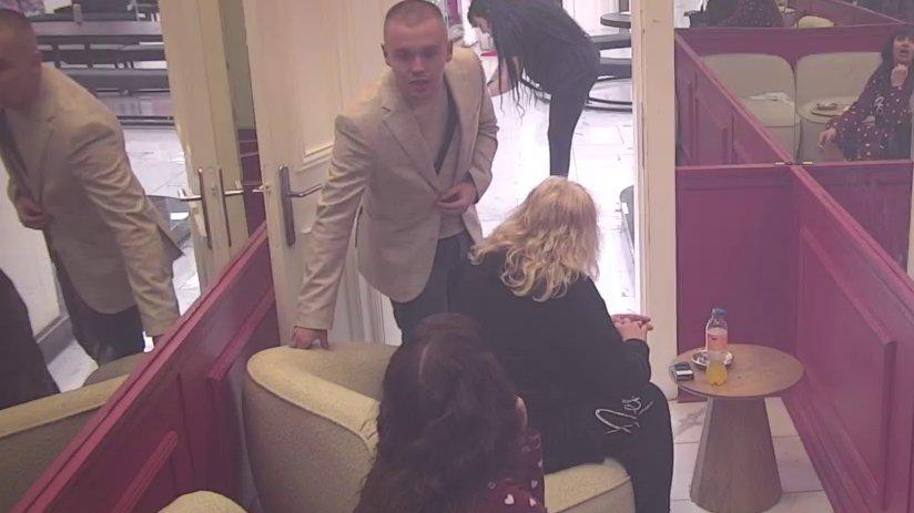 Svake godine kidaš matericu, UBICO DEČIJEG OSMEHA: Dača urniše Miljanu Kulić, udario na nju i njenu porodicu: Sestre te se stide, tata te je napravio tako bolesnu! (VIDEO)