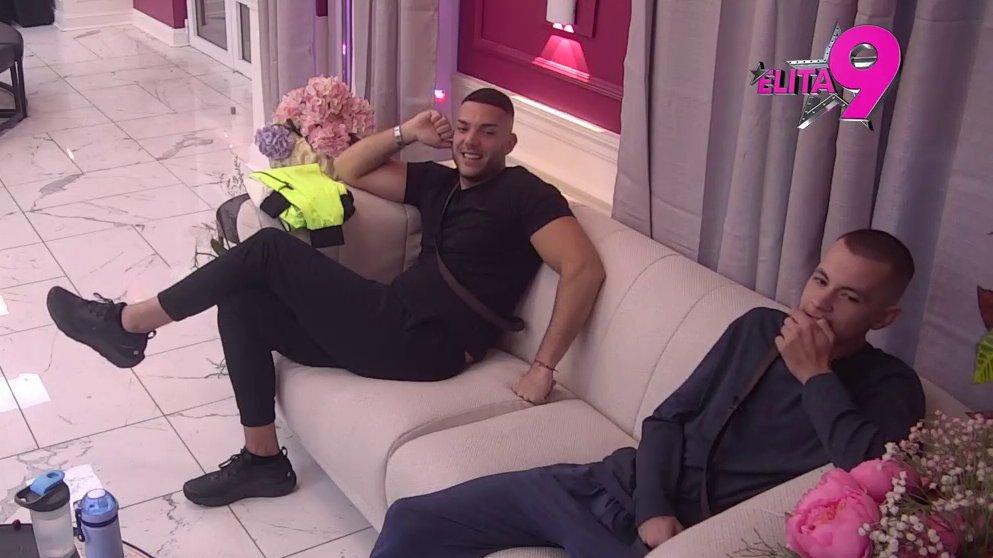 Šou program: Anđelo umire od smeha zbog Sare Stojanović, njene nove izvale ga ostavile bez teksta! (VIDEO)