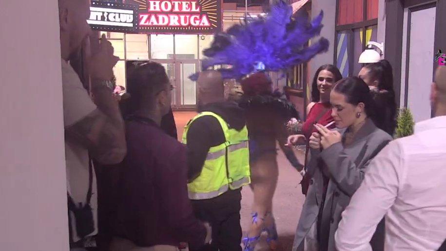 Urnebesno! Janjuš zatražio od Maje pomoć, ona ga na prvu oduvala: Što sam vadila, vadila sam! (VIDEO)