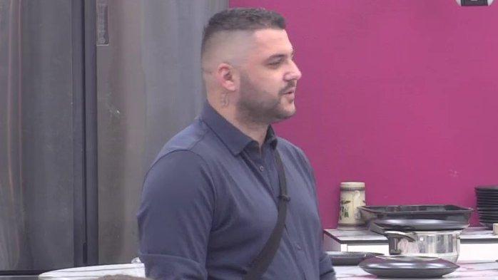 MUK U KUĆI! Asmin nema komentar na Stanijin žuti karton, Kačavenda raskrinkala Anelinu aferu sa OŽENJENIM muškarcem: Pričalo se da mu je ukrala Roleksa! (VIDEO)