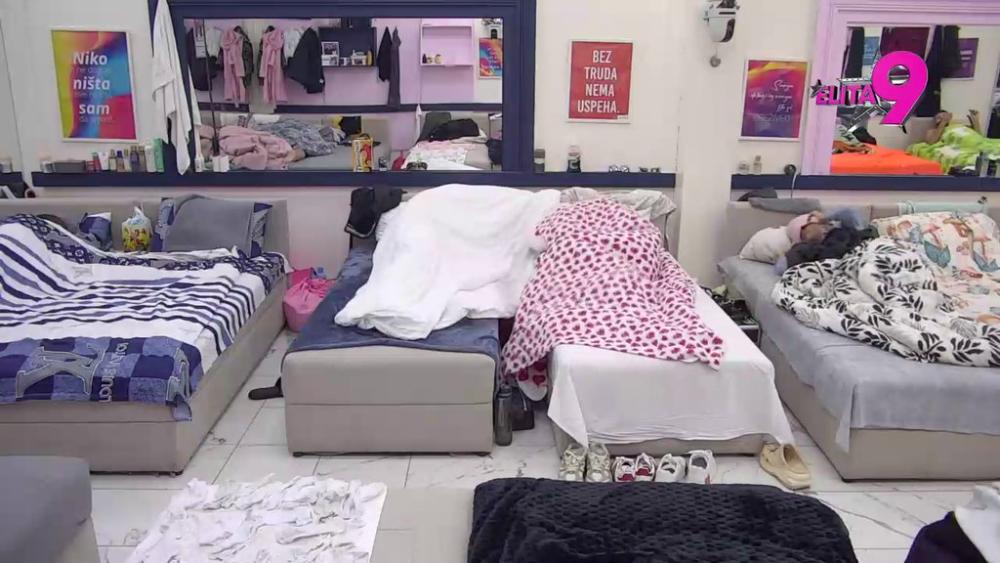 KUJU TAJNI PLAN?! Mina i Asmin se pokrili jorganom preko glave, pa obavili RAZGOVOR! (VIDEO)