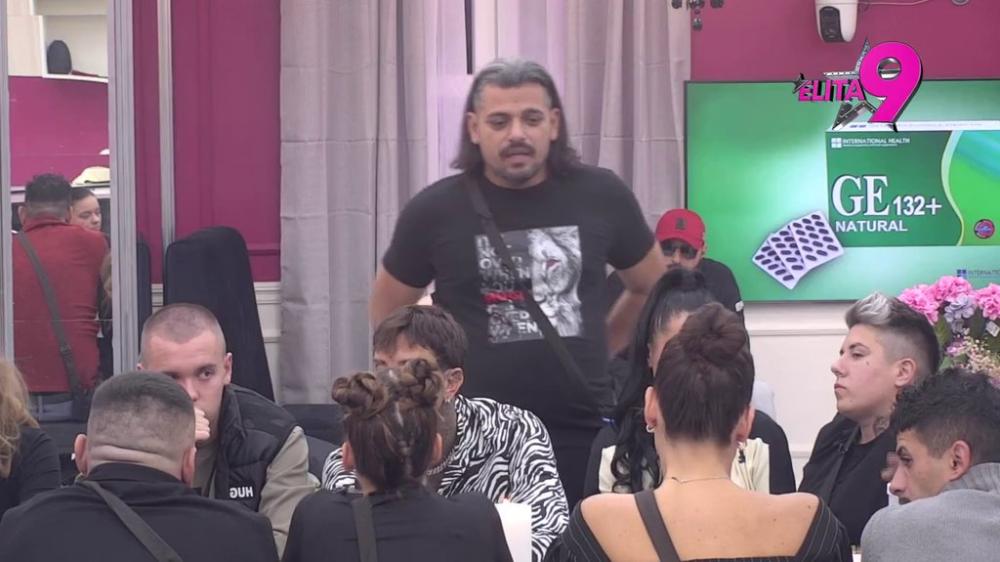 Nema izbacivanja, biće samo ubacivanja: Bora moli Boginju da dahće jer ga to loži, obećao joj ludi provod kod njega na vikendici! (VIDEO)