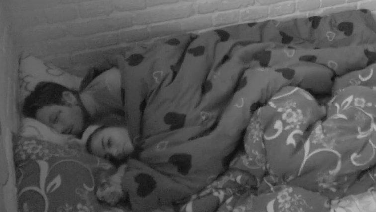 Napravili ljubavno gnezdo: Filip i Boginja se ušuškali u izolaciji, ona ne skida osmeh! (VIDEO)