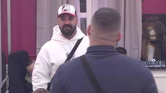 PRSA U PRSA! Asmin i Luka oči u oči, pljušte provokacije: Prodali ste se za TRI HILJADE EVRA za Tursku! (VIDEO)