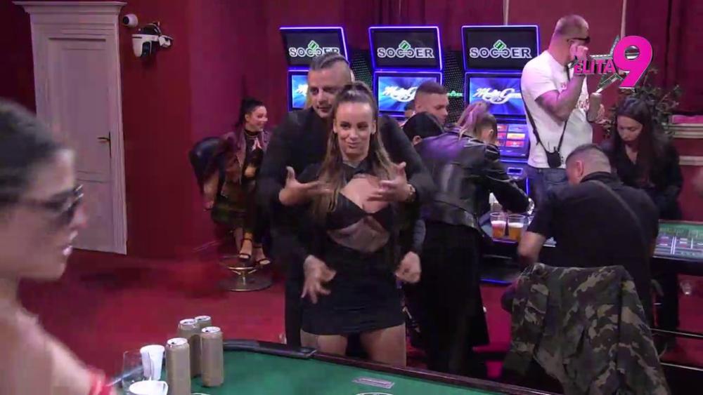AU, KAKVA IZDAJA! Dok Bebica planira veridbu, Teodora i Terza zapalili kazino vrelim plesom: Njegova ruka sve niže (VIDEO)