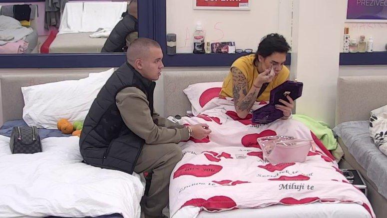 Moržu, volela bi da te Kristijan muvao: Ori se spavaća soba od svađe Dače i Babejićke, prozivke samo pljušte! (VIDEO)