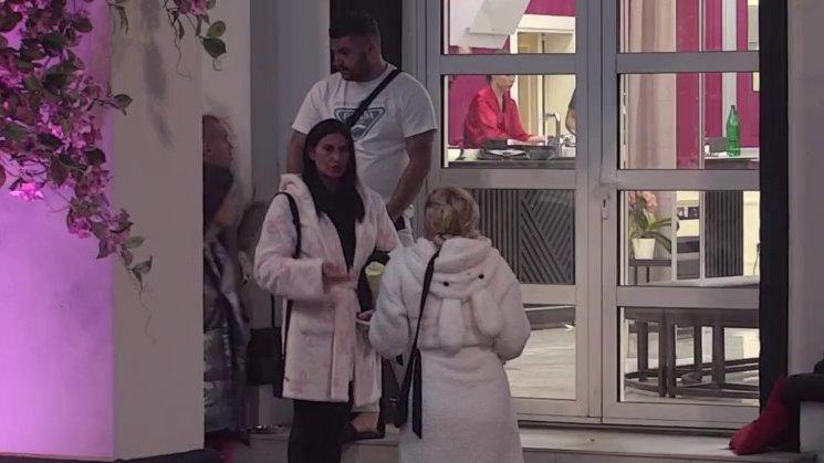 Ori se imanje u Šimanovcima: Jakšićka i advokatica repetirale vređalicu, međusobno se počastile žestokim prozivkama! (VIDEO)