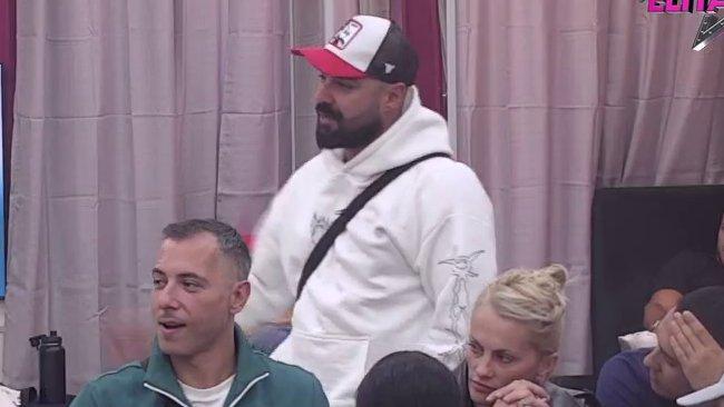 Kakav blam! Luka pokušao da negira da je gledao u kamere i ljubio Jakšićku u glavu, Maja urnisala Situ: One KUKAVIČKI ucenjuju Asmina! (VIDEO)