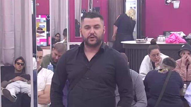 Isto je živeti u logoru ili da ti je mama Sita! Alibabu duša boli dok gleda Nerija, šokiraćete se kad čujete kako joj ćerka služi kao kućna pomoćnica (VIDEO)