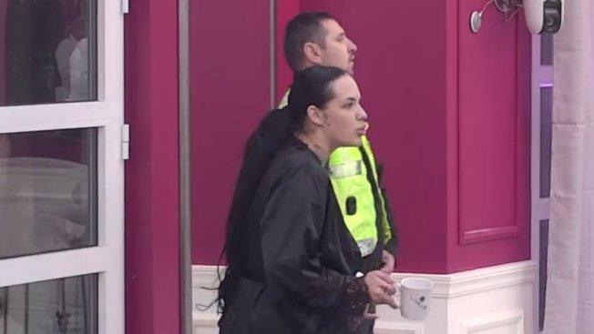 HAOS U CIK ZORE! Obezbeđenje uletelo zbog Luksa, namerno doveo Saru do ludila, ona zaurlala: Klošaru, ja bar imam dete, ti nemaš ni kučeta ni mačeta! (VIDEO)